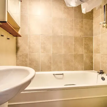 Apartment Central W/courtyard By Guestready Edinburgh
