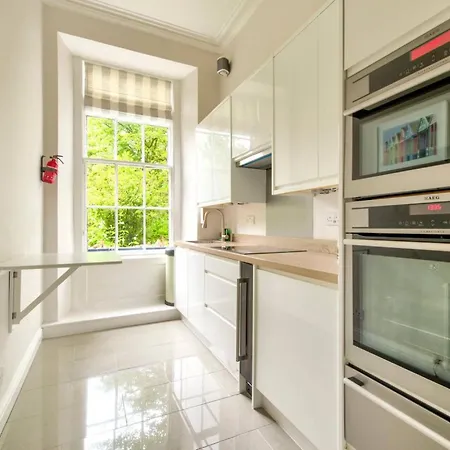 Apartment Altido Charming 2bed Flat In A Vibrant New Town Location *