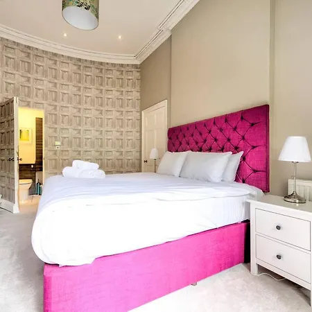 Altido Charming 2bed Flat In A Vibrant New Town Location Apartment *