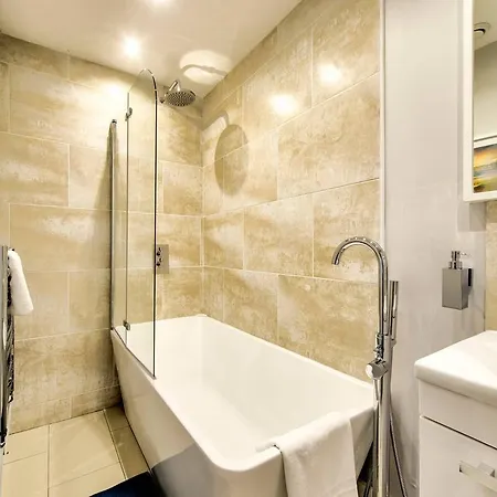 Altido Charming 2bed Flat In A Vibrant New Town Location Apartment