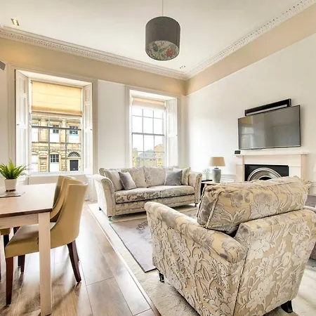 Altido Charming 2bed Flat In A Vibrant New Town Location