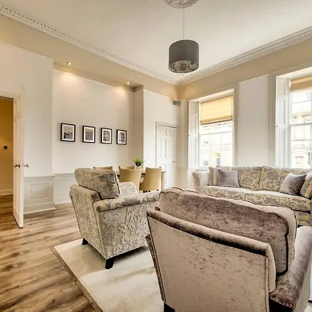 Altido Charming 2bed Flat In A Vibrant New Town Location Apartment *