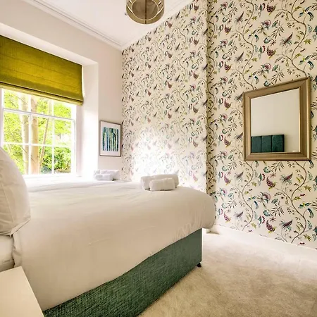 Altido Charming 2bed Flat In A Vibrant New Town Location Apartment *