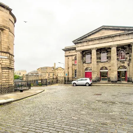 Altido Charming 2bed Flat In A Vibrant New Town Location Apartment *