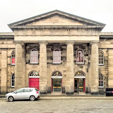 Altido Charming 2bed Flat In A Vibrant New Town Location