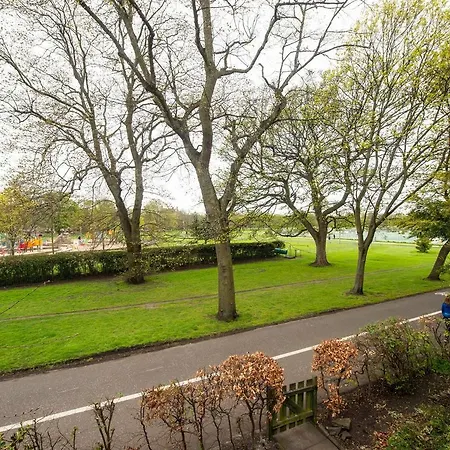 Vakantiehuis On The Meadows In Central EDI