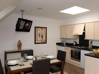Fountain Court - Grove Executive Apart Otel