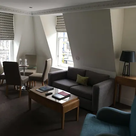 Fountain Court - Royal Garden