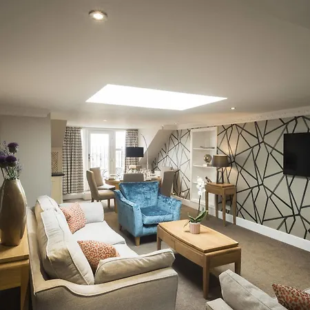 Fountain Court - Royal Garden Edinburgh