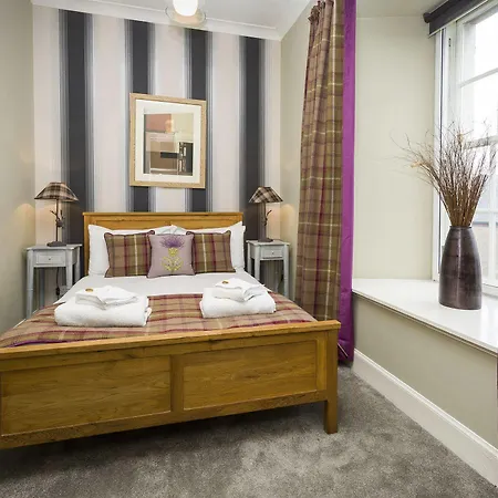 Nicolson 4*