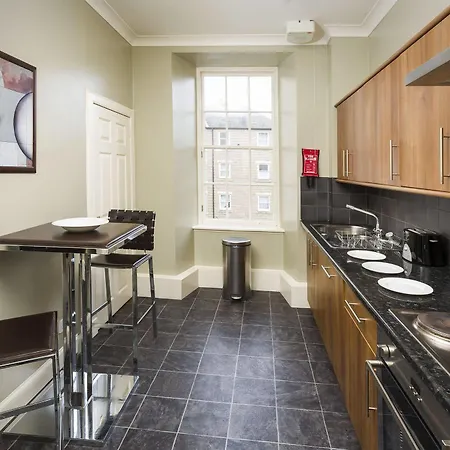 Nicolson Aparthotel 4*