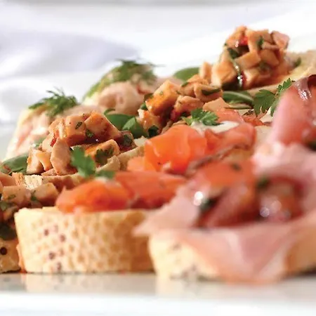 Western Kings Manor Edinburg