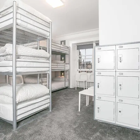 Hostel West End *