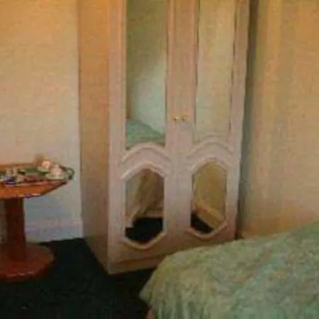 Capital House Πανσιόν