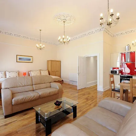Edinburgh City Suites Aparthotel 4*