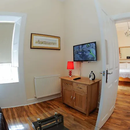 Edinburgh City Suites Aparthotel 4*