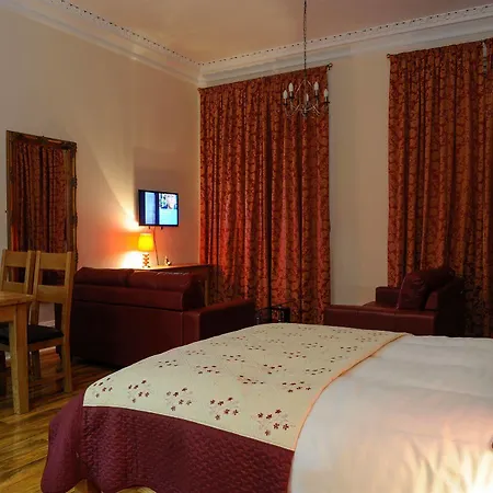 Aparthotel Edinburgh City Suites 4*