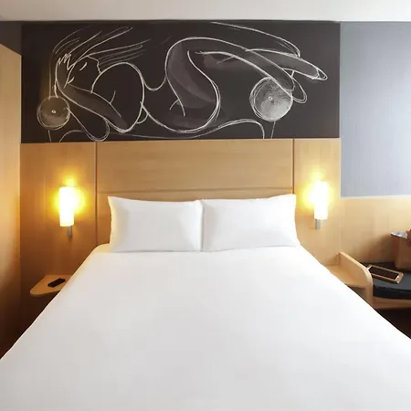 Hotel Ibis Centre South Bridge - Royal Mile 3*