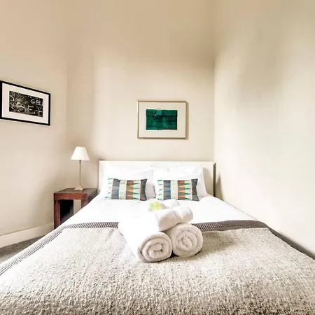 Luxury Ground Floor *