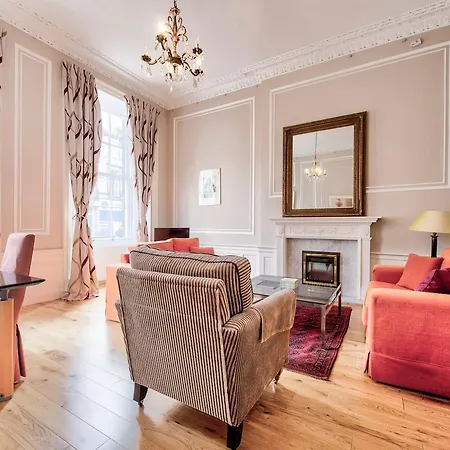 Luxury Ground Floor Apartment *
