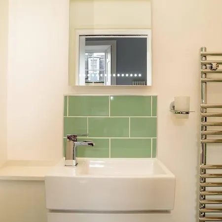 Great Location! 3bed Flat 公寓 *