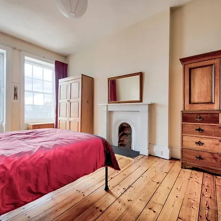 Altido Spacious & Elegant Apt By St Andrew Square W View