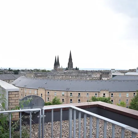 2 Bedroom Penthouse With Balcony And Castle Views Apartment