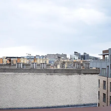 Apartment 2 Bedroom Penthouse With Balcony And Castle Views *