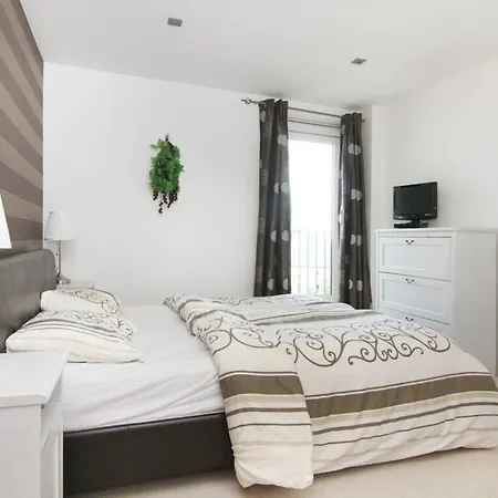2 Bedroom Penthouse With Balcony And Castle Views Appartement *