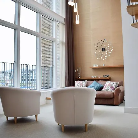 2 Bedroom Penthouse With Balcony And Castle Views