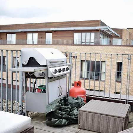 Apartment 2 Bedroom Penthouse With Balcony And Castle Views