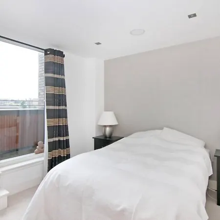 דירה 2 Bedroom Penthouse With Balcony And Castle Views אדינבורו