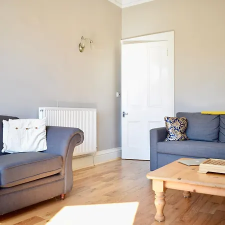 2 Bedroom Traditional Flat إدنبرة