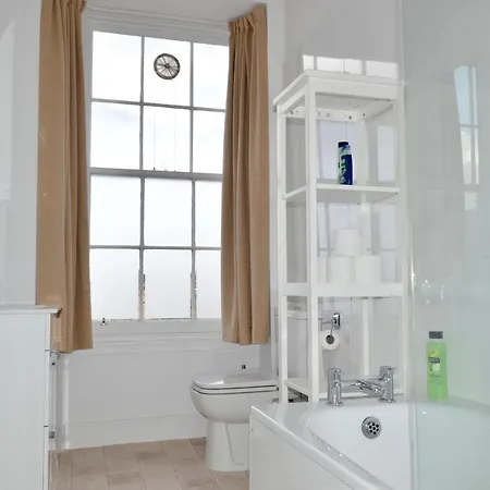 5 Bedroom Flat In City Centre Edinburgh