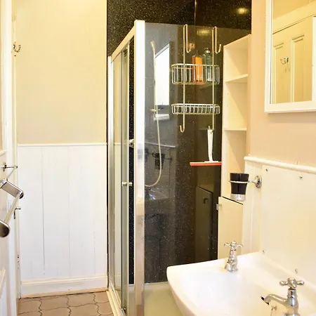 Daire 2 Bedroom Traditional Flat *