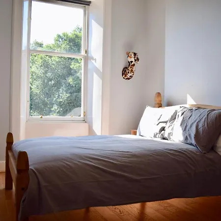 2 Bedroom Traditional Flat * إدنبرة