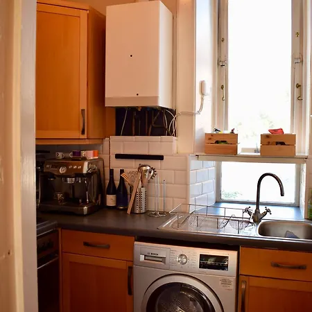 2 Bedroom Traditional Flat * إدنبرة