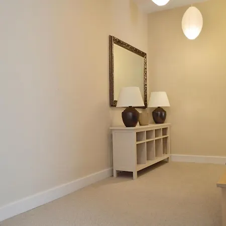 5 Bedroom Flat In City Centre * Edinburgh