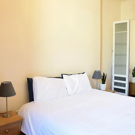 2 Bedroom Traditional Flat * إدنبرة