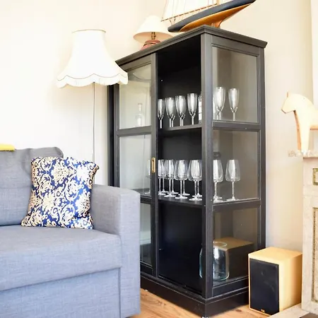 2 Bedroom Traditional Flat شقة *