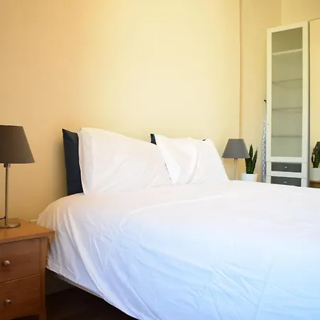2 Bedroom Traditional Flat شقة