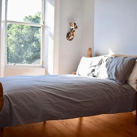 2 Bedroom Traditional Flat Daire