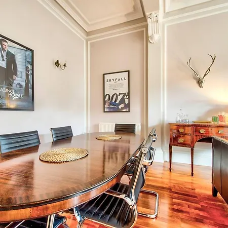 Luxury Designer West End 2 Bedroom Apt Apartment