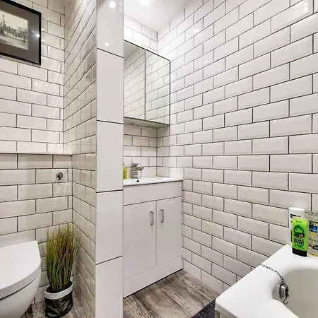 Ultra Stylish 2bd Apt In City Centre דירה אדינבורו