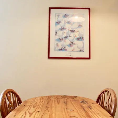 شقة 2 Bedroom Flat Near Centre