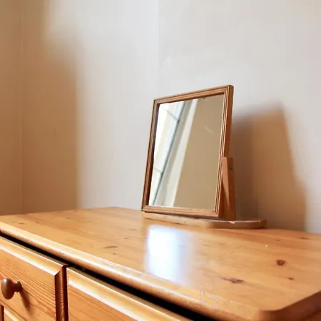 2 Bedroom Flat Near Centre *