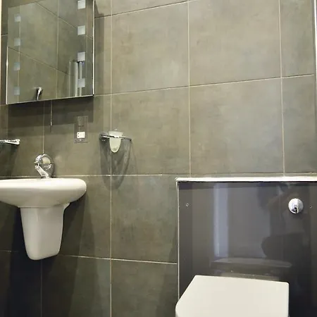 3 Bedroom Flat Near City Centre Appartement