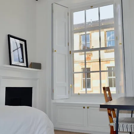 3 Bedroom Flat Near City Centre
