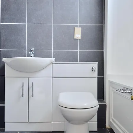 3 Bedroom Flat Near City Centre * Edinburgh