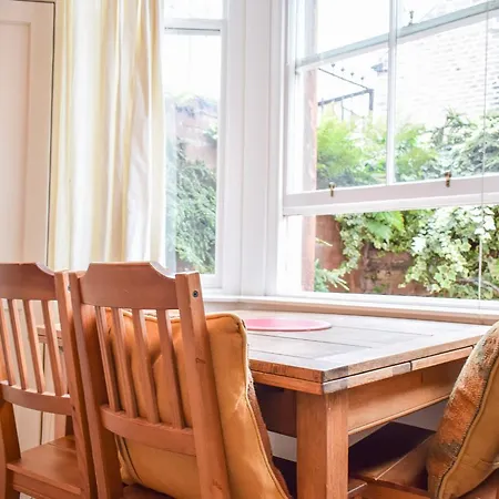 2 Bedroom Flat Near Coast